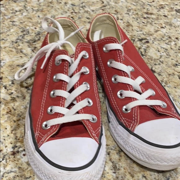 red chuck taylor outfit